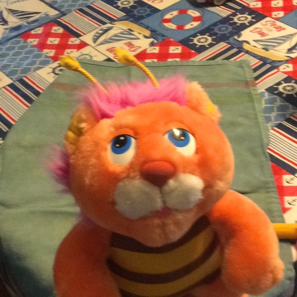Vtg 1984 Hasbro Softies Bumblelion.  Stuff toy. - Picture 2 of 10